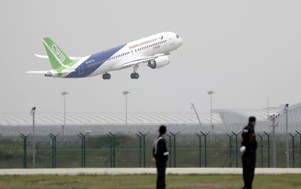 El primer avión de pasajeros de la Commercial Aircraft Corporation of China - Sputnik Mundo
