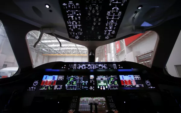 El primer avión de pasajeros de la Commercial Aircraft Corporation of China - Sputnik Mundo