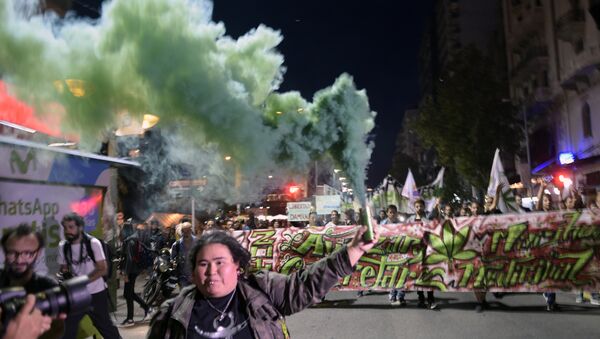 Marcha en Montevideo por mejoras en aplicación de ley de marihuana - Sputnik Mundo