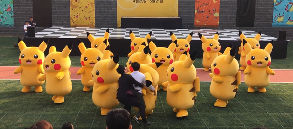 Un Pikachu se desinfla en pleno espectáculo - Sputnik Mundo