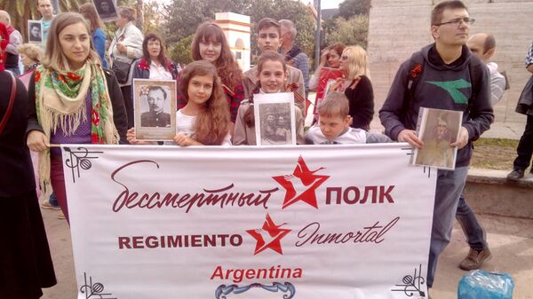 La marcha del Regimiento Inmortal en Buenos Aires La marcha del Regimiento Inmortal en Buenos Aires - Sputnik Mundo
