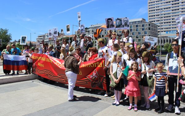 Cientos de personas participan en el Regimiento Inmortal en Madrid - Sputnik Mundo