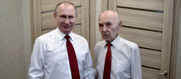 Putin visita a su exjefe del KGB - Sputnik Mundo