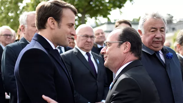 Emmanuel Macron, presidente electo de Francia, y François Hollande, presidente saliente - Sputnik Mundo