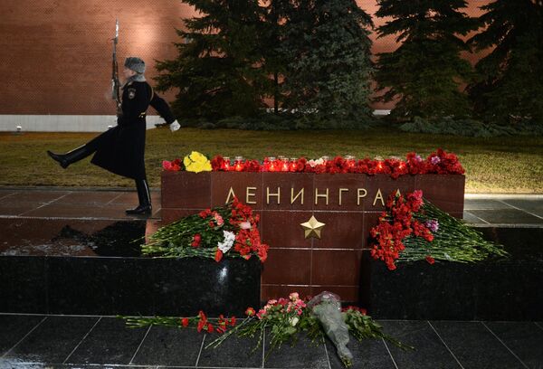 Monumento en honor de la Ciudad Heroica de Leningrado  - Sputnik Mundo