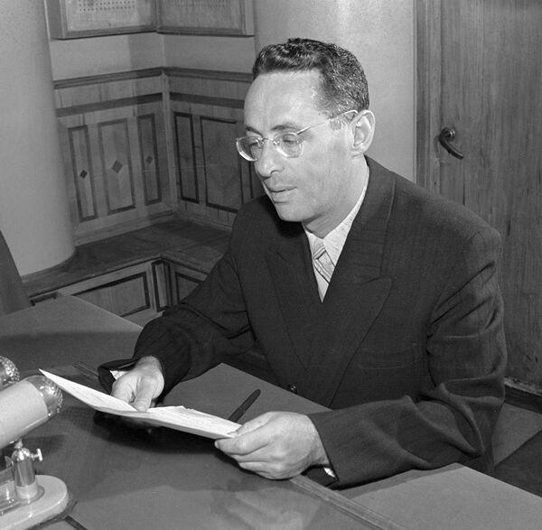 Yuri Borisovich Levitan en 1956 Yuri Borisovich Levitan en 1956 - Sputnik Mundo