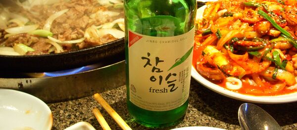 Soju, bebida alcohólica coreana Soju, bebida alcohólica coreana - Sputnik Mundo
