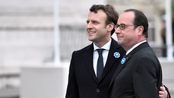 Emmanuel Macron, presidente electo de Francia, y François Hollande, presidente saliente - Sputnik Mundo
