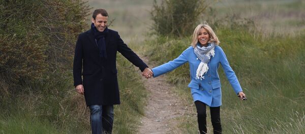 Emmanuel Macron y Brigitte Trogneux - Sputnik Mundo