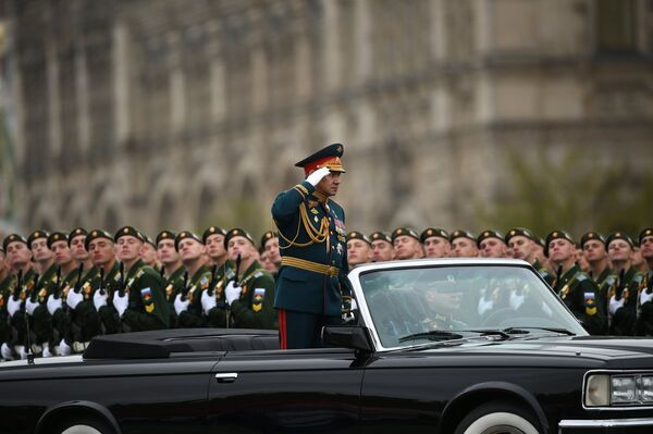 Serguéi Shoigú, ministro de Defensa de la Federación de Rusia, en el desfile del Día de la Victoria 2017  - Sputnik Mundo