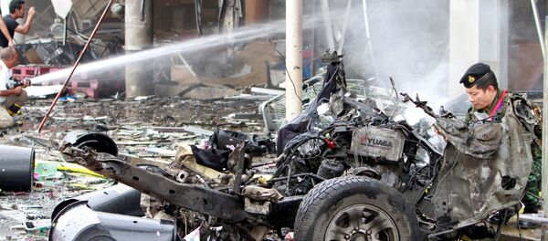 Los restos de coche después de la explosión Los restos de coche después de la explosión - Sputnik Mundo