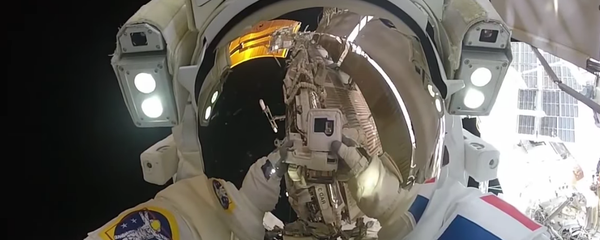 Astronauta en la Estación Espacial Internacional - Sputnik Mundo