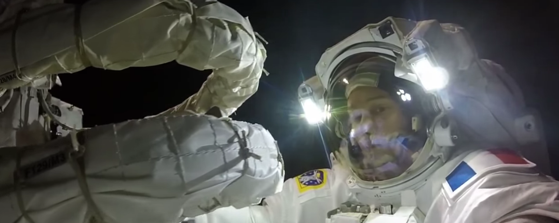 Thomas Pesquet durante su paseo espacial en la Estación Espacial Internacional - Sputnik Mundo, 1920, 12.04.2021