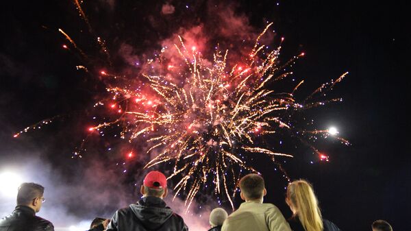 Fuegos artificiales en el Día de la Gran Victoria en Moscú - Sputnik Mundo