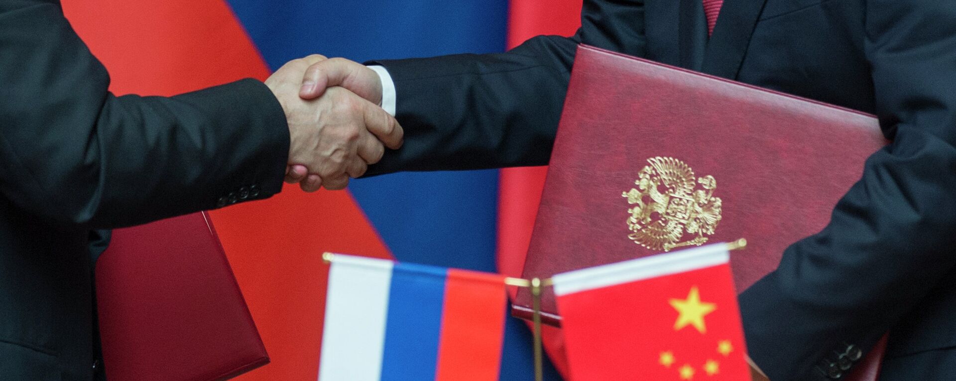 Las banderas de Rusia y China - Sputnik Mundo, 1920, 02.03.2022