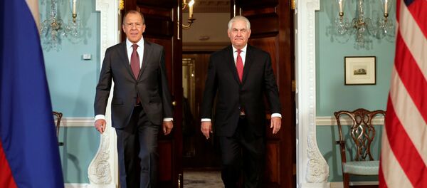 Serguéi Lavrov, ministro de Exteriores de Rusia, y Rex Tillerson, secretario de Estado de EEUU - Sputnik Mundo