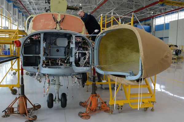 El 'nacimiento' de los Aligator: así se construyen los Ka-52 - Sputnik Mundo