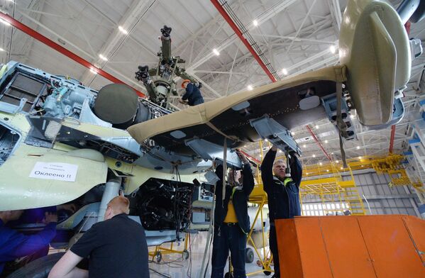 El 'nacimiento' de los Aligator: así se construyen los Ka-52 - Sputnik Mundo