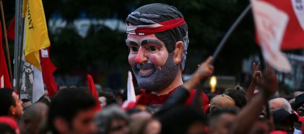 Simpatizantes de Lula en Curitiba - Sputnik Mundo