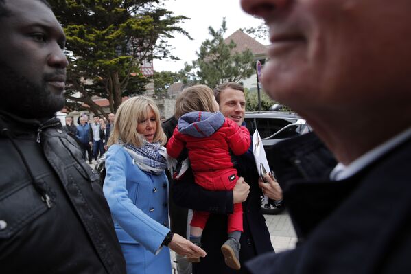 Brigitte Macron, de maestra a nueva primera dama de Francia - Sputnik Mundo