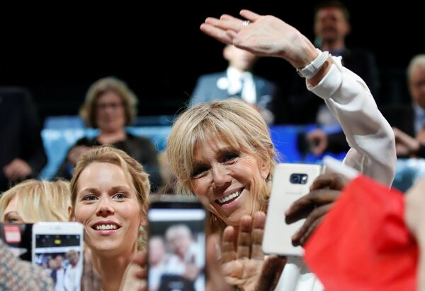 Brigitte Macron, de maestra a nueva primera dama de Francia - Sputnik Mundo