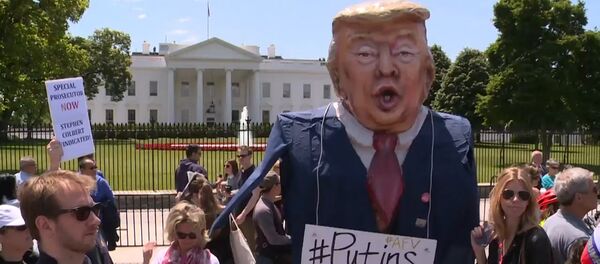 Manifestantes en varias ciudades de EEUU instan a un 'impeachment' contra Trump - Sputnik Mundo