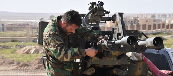 Un militar sirio en Deir Ezzor Un militar sirio en Deir Ezzor - Sputnik Mundo