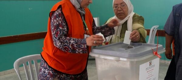 Las mujeres de Cisjordania votan en las elecciones municipales - Sputnik Mundo