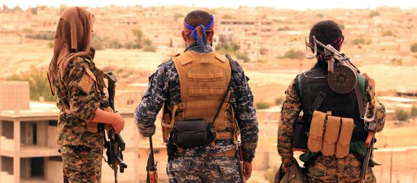 Los combatientes de las Fuerzas Democráticas de Siria (FDS) - Sputnik Mundo