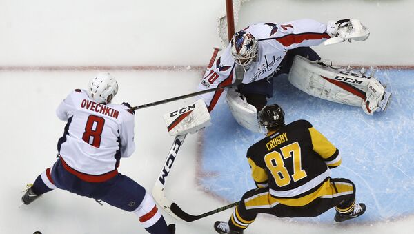 El partido entre el Pittsburgh Penguins y Washington Capitals en la eliminatoria de la copa Stanley - Sputnik Mundo