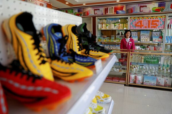 Una tienda en Pyonyang, Corea del Norte - Sputnik Mundo