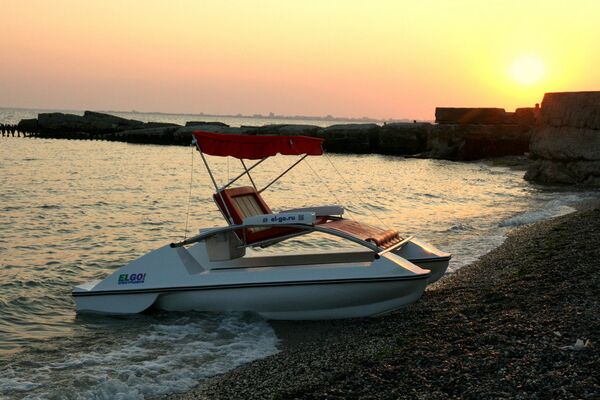 La versión básica del catamarán de recreo 'Briz' La versión básica del catamarán de recreo 'Briz' - Sputnik Mundo