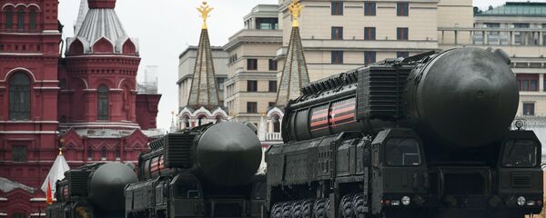 El complejo de misiles Yars en el desfile militar en la Plaza Roja de Moscú, Rusia - Sputnik Mundo