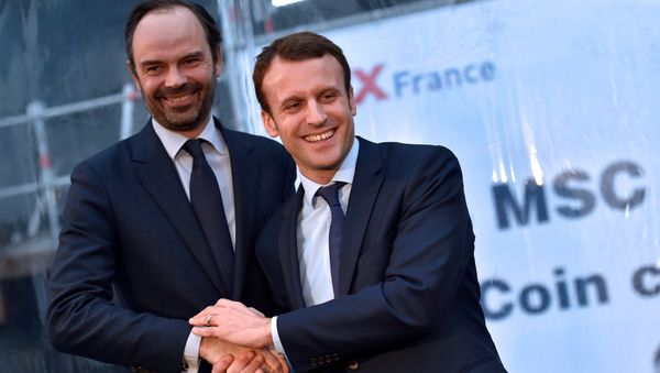 El presidente de Francia, Emmanuel Macron con Édouard Philippe El presidente de Francia, Emmanuel Macron con Édouard Philippe - Sputnik Mundo