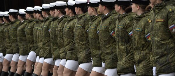 Mujeres militares de Rusia durante el desfile del 9 de mayo 2017 - Sputnik Mundo
