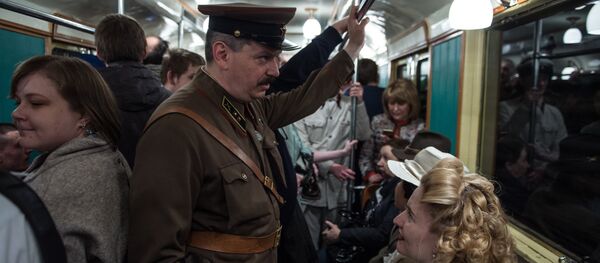 La recreación histórica de la jornada de apertura del metro de Moscú La recreación histórica de la jornada de apertura del metro de Moscú - Sputnik Mundo