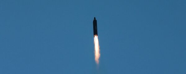 Misíl Hwasong-12 (archivo) - Sputnik Mundo