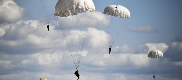 Los militares de Rusia y Bielorrusia durante el aterrizaje de la Tropas Aéreas - Sputnik Mundo