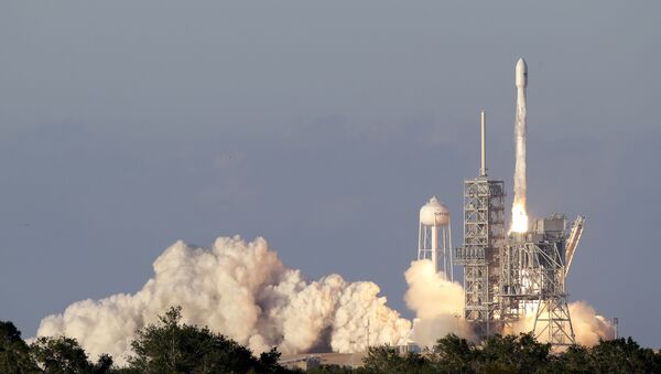 Lanzamiento de Falcon 9 (archivo) - Sputnik Mundo