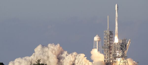 Lanzamiento de Falcon 9 (archivo) - Sputnik Mundo