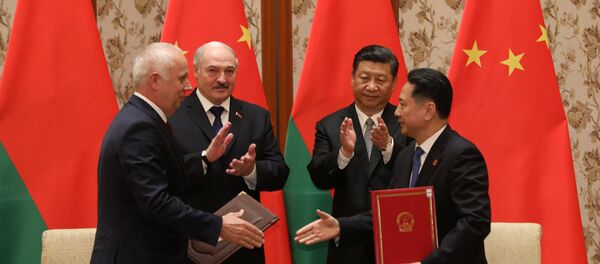 El encuentro del presidente bielorruso, Alexandr Lukashenko, con su homólogo chino, Xi Jinping El encuentro del presidente bielorruso, Alexandr Lukashenko, con su homólogo chino, Xi Jinping - Sputnik Mundo