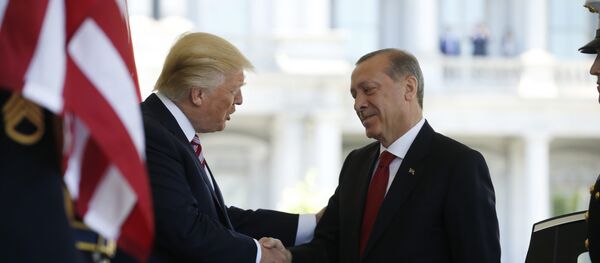 Presidente de EEUU, Donald Trump, y el presidente de Turquía, Recep Tayyip Erdogan - Sputnik Mundo