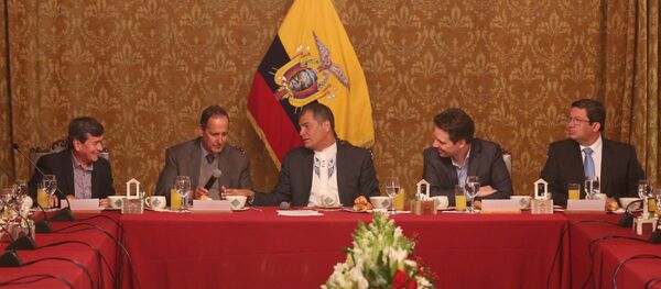 Desayuno del presidente Rafael Correa con las delegaciones del ELN y del Gobierno de Colombia - Sputnik Mundo