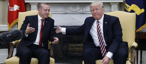 Presidente de EEUU, Donald Trump, y el presidente de Turquía, Recep Tayyip Erdogan - Sputnik Mundo
