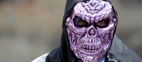 Un manifestante opositor en Venezuela - Sputnik Mundo