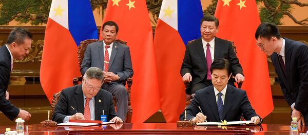 Presidente de Filipinas, Rodrigo Duterte, y presidente de China, Xi Jinping - Sputnik Mundo