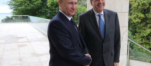 Vladímir Putin, presidente de Rusia, y Paolo Gentiloni, primer ministro de Italia - Sputnik Mundo