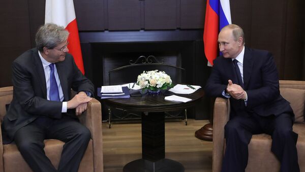 Paolo Gentiloni, primer ministro de Italia, y Vladímir Putin, presidente de Rusia Paolo Gentiloni, primer ministro de Italia, y Vladímir Putin, presidente de Rusia - Sputnik Mundo