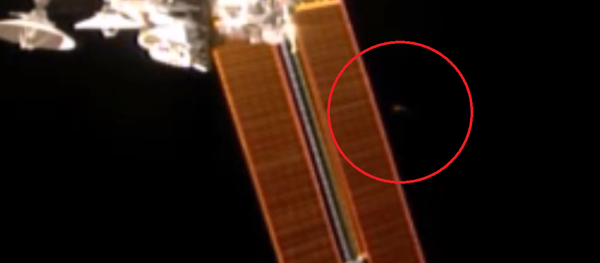 Un disco volante cerca de la Estación Espacial Internacional - Sputnik Mundo