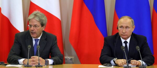 Presidente ruso, Vladímir Putin con el primer ministro de Italia, Paolo Gentiloni - Sputnik Mundo